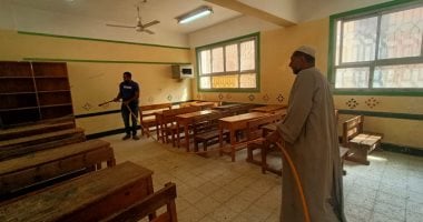 تطهير وتعقيم مدارس كفر الشيخ استعدادا لاستقبال الطلاب فى أول يوم دراسى.. صور