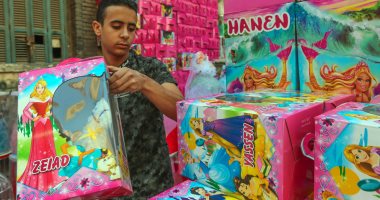 عروسة وجمل وحصان.. استعدادات الاحتفال بالمولد النبوى الشريف "ألبوم صور"