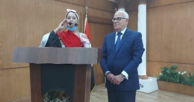 تحيا مصر حرة.. طفلة تبهر الحضور بأغنية وطنية فى احتفالات أكتوبر ببورسعيد