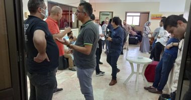 إقبال ملحوظ فى انتخابات التجديد النصفى لنقابة أطباء سوهاج.. لايف