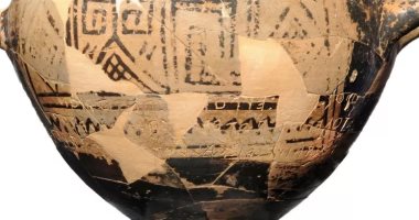 علماء الآثار يكشفون سر فنجان المدفن اليونانى القديم فى إيطاليا