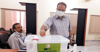استمرار الاقتراع بانتخابات التجديد النصفى لنقابة الأطباء بأسوان.. لايف وصور