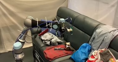 العلماء يطورون "روبوت" يمكنه العثور على الأشياء المفقودة بين الفوضى 