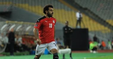 محمد صلاح يحتفل مع لاعبى المنتخب بالفوز على ليبيا على أنغام المهرجانات.. فيديو