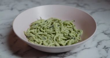 طريقة عمل الباستا بصوص الريحان.. طبق منعش