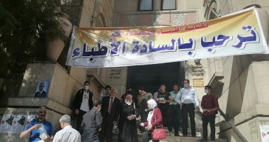 16 طبيبا من 4 جامعات يبدأون اليوم تقديم خدمات طبية مجانية بمستشفى بئر العبد بسيناء