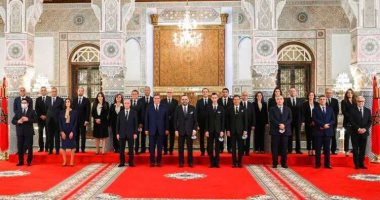 قطار حكومة المغرب ينطلق.. 23 وزيرا يبدأون معالجة التحديات.. تعزيز الحضور النسائى فى الحكومة بسبع حقائب وزارية للمرأة.. رئيس مجلس الوزراء: حكومتنا تزخر بكفاءات.. وتستمد قوتها من تحالف ثلاثة أحزاب