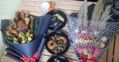 "محشى ورق عنب وممبار وفراخ" أغرب هدية عيد ميلاد من زوج لزوجته بالبحيرة.. لايف