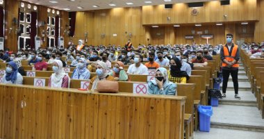 جامعة المنصورة تستقبل طلابها الجدد مع بدء العام الدراسى الجديد.. صور