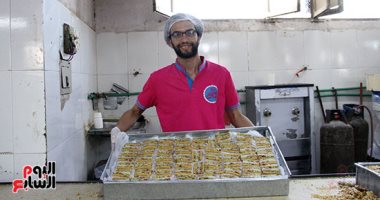 " حلاوة حمصية وحلاوة سمسمية" مراحل تصنيع حلوى المولد من الفرن إلى المستهلك