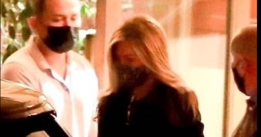 جينيفر انيستون في إطلاله أنيقة بعد عرض مسلسلها The Morning Show..صور