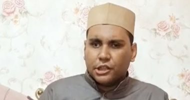 بركة القرآن فى روحه.. محمد مكفوف وهبه الله جمال الصوت وكافأه بجائزة عالمية (فيديو)