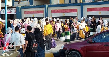 بدء العام الدراسى الجديد بمدارس الفترتين بالإسكندرية.. لايف وصور
