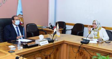 جامعة سوهاج تناقش مشروع تطبيق جودة وسلامة الغذاء على مطاعمها ومستشفياتها