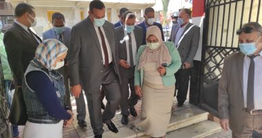 محافظ البحيرة يتفقد مدرسة النور للمكفوفين مع بداية العام الدراسى.. لايف وصور