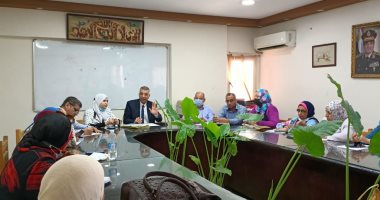 مدير تعليم الجيزة يوجه بحل العجز فى المدرسين من خلال التطوع والخدمة العامة