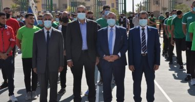 رئيس جامعة كفر الشيخ يشهد طابور عرض الكليات والأسر ببداية العام الدراسى.. صور