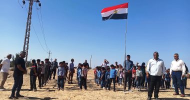 أهالى قرية الظهير بشمال سيناء يحتفلون بانتظام الدراسة.. صور