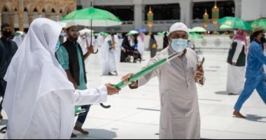 كورونا يفرض مزيدا من التدابير بالحرمين.. إجراءات جديدة لضيوف الرحمن.. اقتصار منح تصاريح العمرة والصلاة بالحرمين على المحصنين بجرعتين من اللقاح المعتمد بالمملكة.. "الحج والعمرة": حفاظا على صحة المعتمرين والمصلين