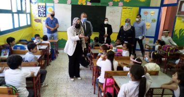 مستشار وزير التعليم تتابع انتظام العملية التعليمية بمدارس كفر الشيخ.. صور