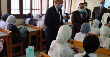 "رجعوا التلامذة".. محافظ القليوبية يشهد طابور الصباح فى أول يوم دراسى.. لايف