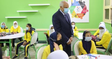 محافظ الجيزة يعلن دخول 1724 فصلا جديدا الخدمة لتقليل الكثافة بالمدارس.. صور