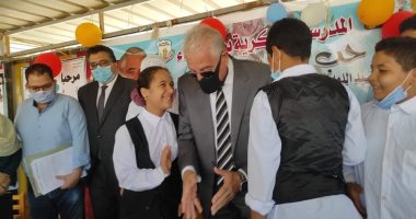 محافظ جنوب سيناء يتابع المدارس ويؤكد على الالتزام بإجراءات الوقاية.. صور