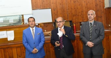 رئيس جامعة أسيوط يُعلن عن بدء استخدام الكارت الإلكترونى الأسبوع المقبل