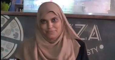 محشى وبشاميل للسائحين.. طباخة دهب المكافحة تربى 7 بنات بالأكل البيتى "فيديو"
