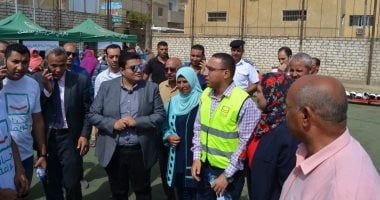 نائب محافظ بنى سويف يتابع مشروعات "حياة كريمة" بقرية بهبشين