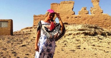 أوكرانية تزور الوادي الجديد ضمن رحلتها حول العالم لنشر سياحة التأمل    