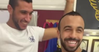 "ارقص يا عريسنا".. نجوم الأهلى يحتفلون بأفشة قبل زفافه.. فيديو
