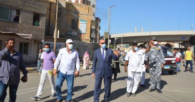 محافظ القليوبية يقود حملة لإزالة الإشغالات والباعة الجائلين في بنها.. صور