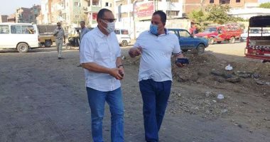 محافظ الشرقية يوجه بتكثيف النظافة وصيانة أعمدة الإنارة بمشتول السوق