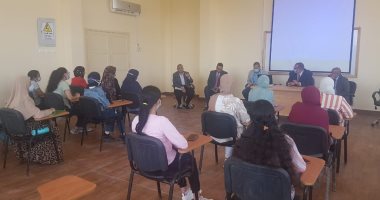 رئيس جامعة الأقصر لطلاب الطب: لديكم فرصة ذهبية لتصبحوا كوادر بالكلية.. صور
