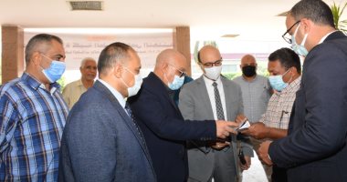نائب رئيس جامعة أسيوط يتفقد سير العمل داخل عدد من قطاعات الجامعة