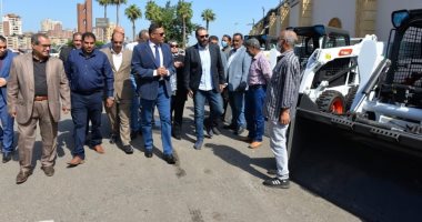محافظ الدقهلية يشهد تسليم الدفعة الثالثة من معدات النظافة وتحسين البيئة