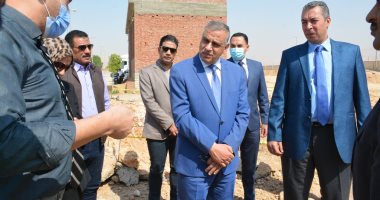 محافظ سوهاج يتفقد أعمال تطوير جبانات أخميم الجديدة بحى الكوثر.. صور