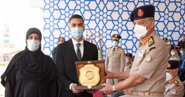 وزير الدفاع يشهد الاحتفال بتخريج الدفعة 159 من معهد ضباط الصف المعلمين..فيديو