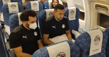 بعثة المنتخب الوطنى تعود للقاهرة بعد الفوز على ليبيا بتصفيات كأس العالم.. صور