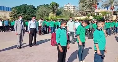 جرس الحصة ضرب.. عودة الدراسة بالفصل الدراسى الثانى فى 12 محافظة بتحية العلم والنشيد الوطنى.. 25 مليون طالب ينتظمون غدا فى مدارسهم.. والتعليم توجه بتسليم الكتب ومتابعة الحضور يوميا وسد العجز بأعضاء هيئة التدريس