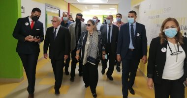 محافظ بورسعيد يحتفل مع طلاب "نرمين إسماعيل" بنصر أكتوبر ويحتفى بالمشير أحمد إسماعيل.. لايف