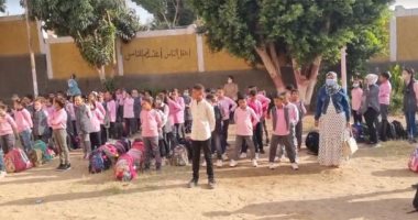 رجعوا التلامذة.. فى ثالث أيام الدراسة طابور الصباح من مدارس سوهاج .. لايف