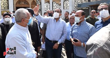 رئيس الوزراء يتفقد عددا من المشروعات بالأقصر .. صور