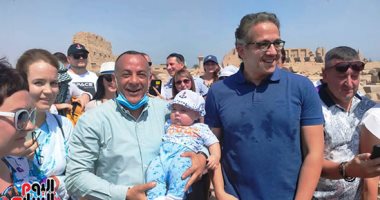 وزير السياحة والآثار يلتقى فوجا أوكرانيا بالكرنك.. صور