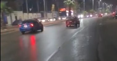 أمطار متفرقة على عدة مناطق بالجيزة.. فيديو