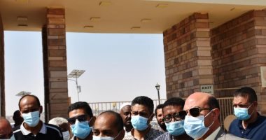 محافظ أسوان يطمئن على تطبيق الإجراءات الاحترازية ونسب الإشغال للحركة السياحية