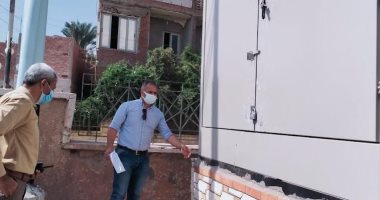 حياة كريمة بأسيوط.. وصول أكشاك كهرباء وأعمدة الإنارة بقرى البدارى