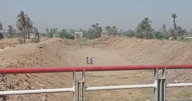 محافظ المنيا يوجه برفع درجة الاستعداد لاستقبال الشتاء وتطهير مخرات السيول