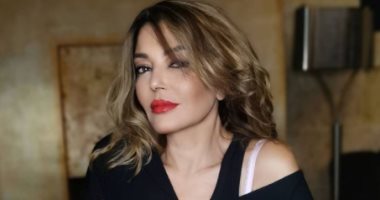 سميرة سعيد متألقة بجلسة تصوير جديدة بإطلالة كاجوال.. وأنغام تعلق:قمر حبيبتي